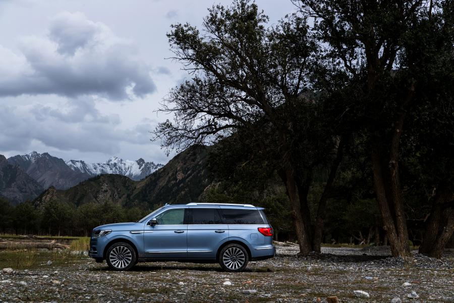  Lincoln Navigator Presidential 2017 года  (CN) (фото 16 из 40)